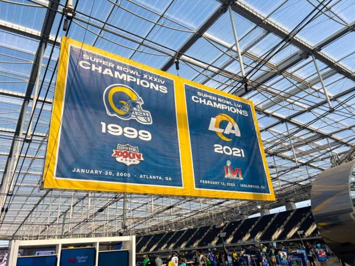 1999-and-2021-LA-Rams-Super-Bowl-Banners-at-Sofi-Stadium-1024x768.jpg