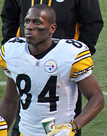 220px-Antonio_Brown_(wide_receiver,_born_1988).JPG