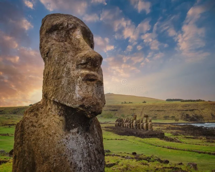 close-up-shot-moatatue-group-maori-behind-early-morning-sunrise-sky-mysterious-moai-statues-e...webp