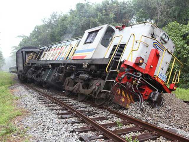 derailed_train.jpg
