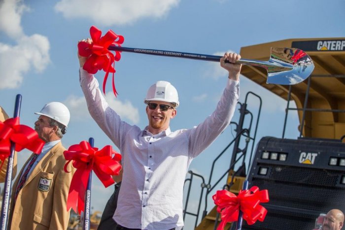 Groundbreaking16.jpg