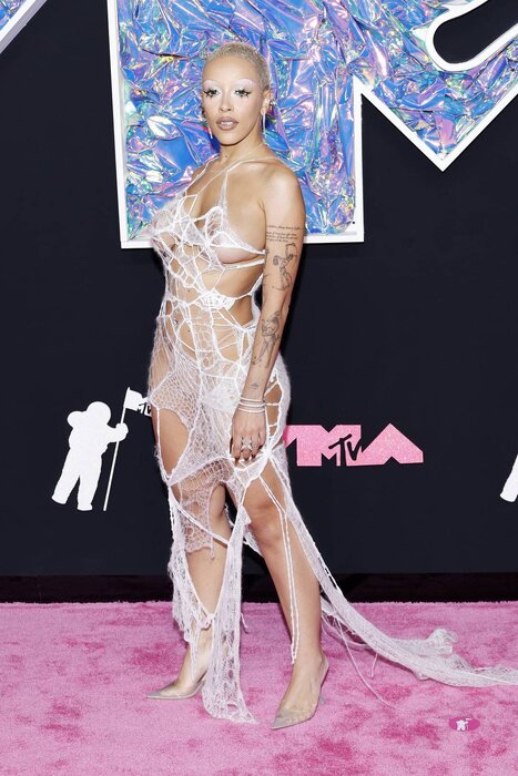 mtv-vmas-red-carpet-2023-309383-1694556431216-image.1080x0c.jpg