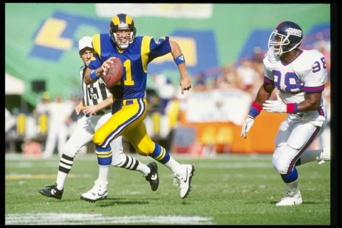 Quarterback-Jim-Everett-of-the-Los-Angeles-Rams-moves-the-ball-during-a-game-1024x683.jpg