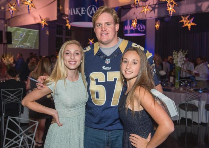 tempBarretJonesGuests--nfl_mezz_1280_1024.jpg