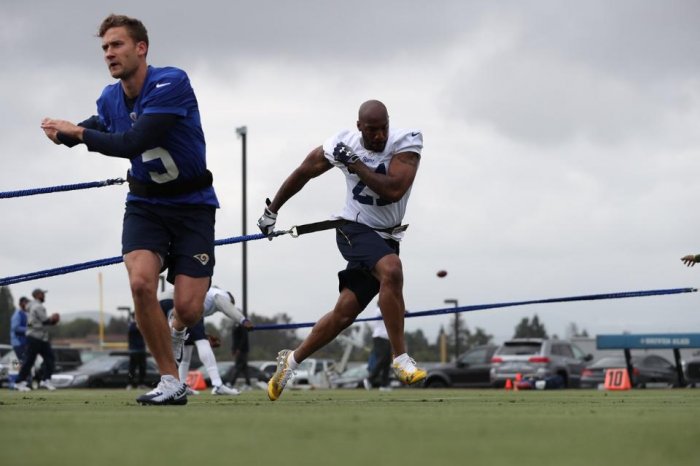 tempJL8_1215--nfl_mezz_1280_1024.jpg